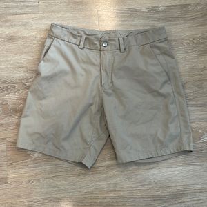 Lululemon Commission Classic-Fit Short 9” inseam Size 34